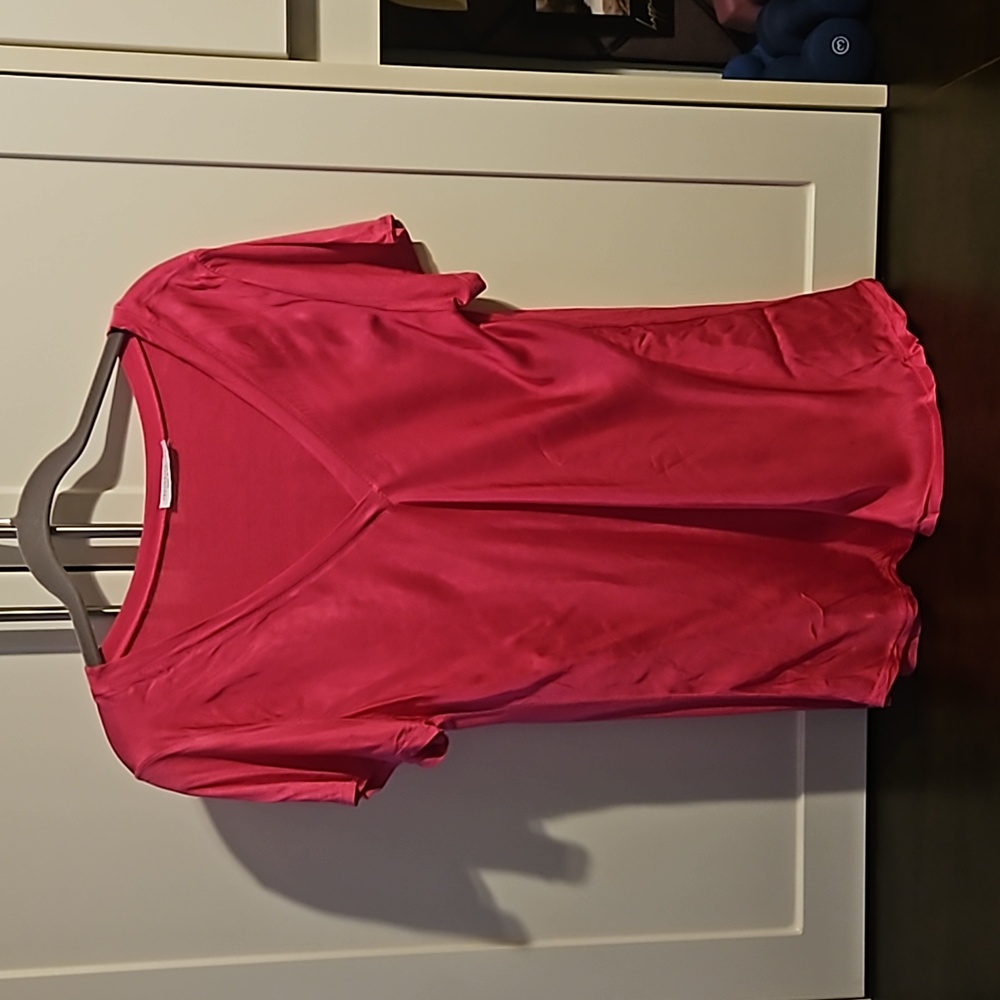 Frederick Ian fuschia top, vneck, satin like front and jersey back
